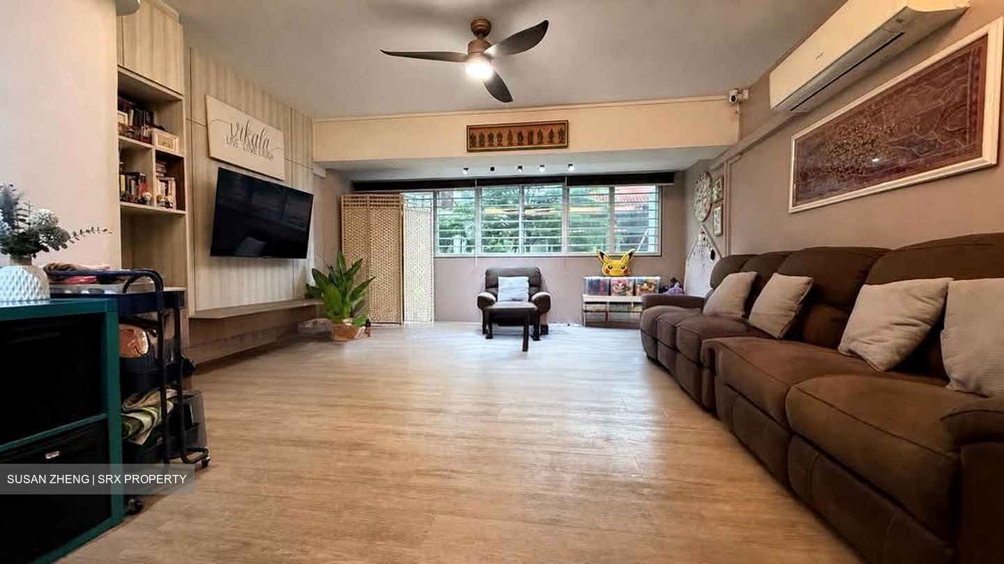 Blk 327 Jurong East Street 31 (Jurong East), HDB Executive #569743831